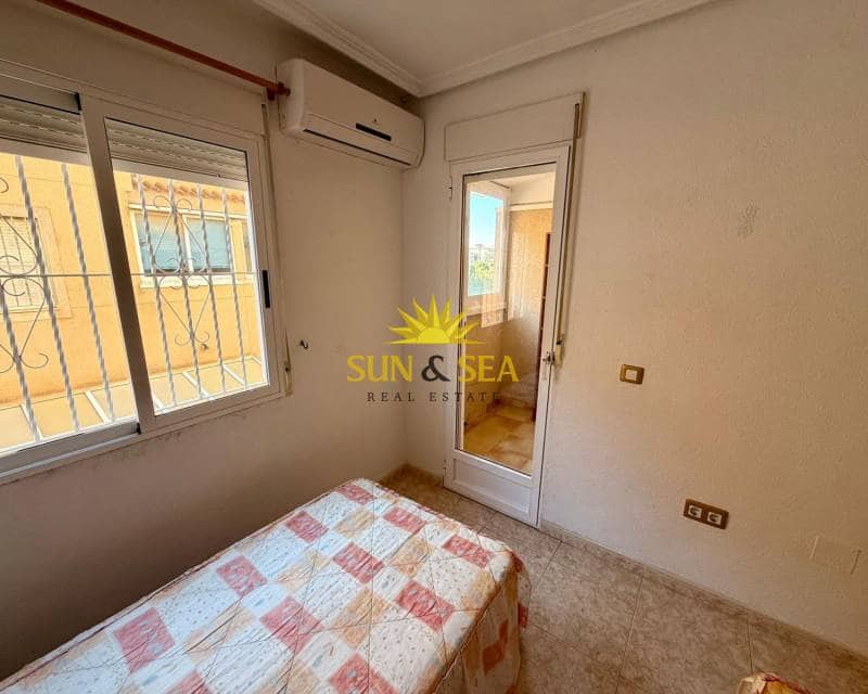 3 soverom Villa til salgs i Orihuela Costa med svømmebasseng garasje - € 250 000 (Ref: 9630572)