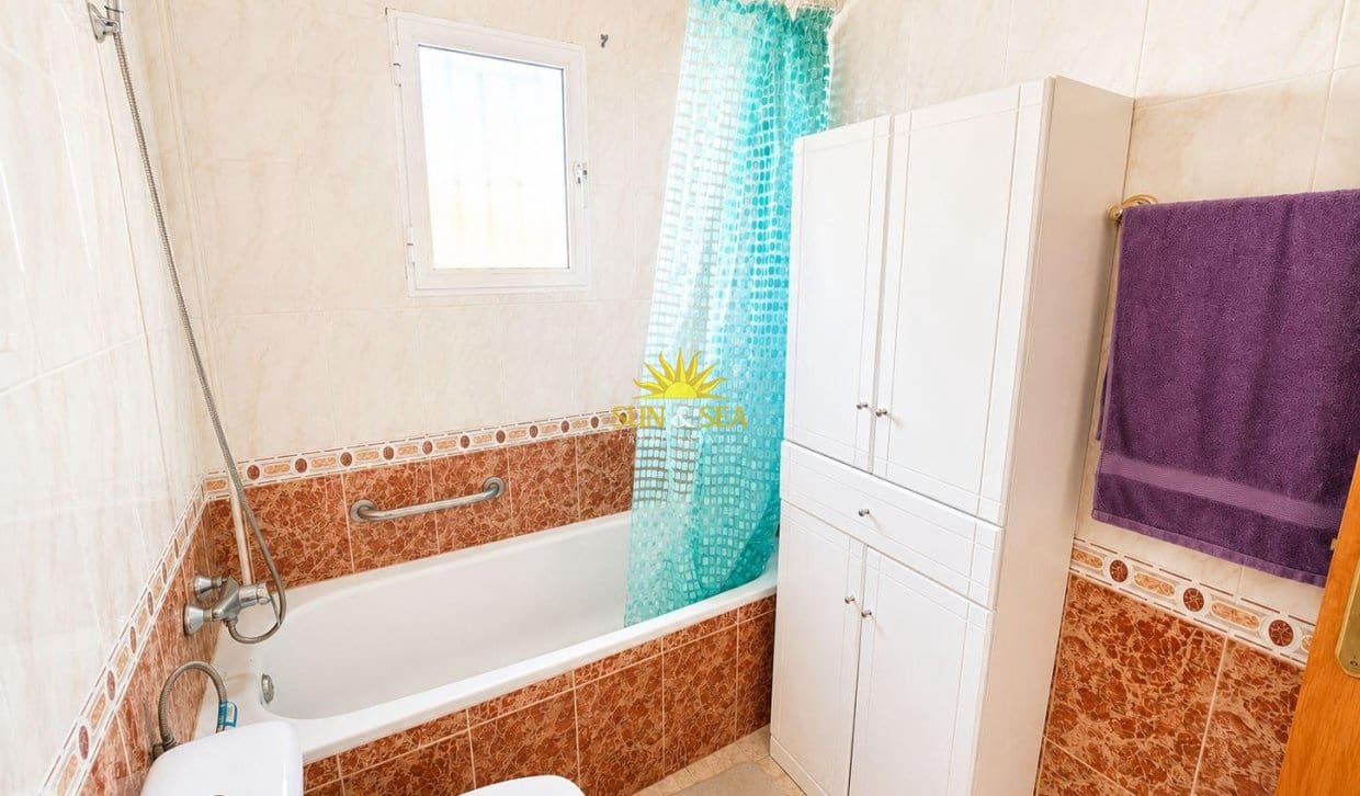 3 soveværelse Villa til salg i Orihuela Costa med swimmingpool garage - € 240.000 (Ref: 9630572)