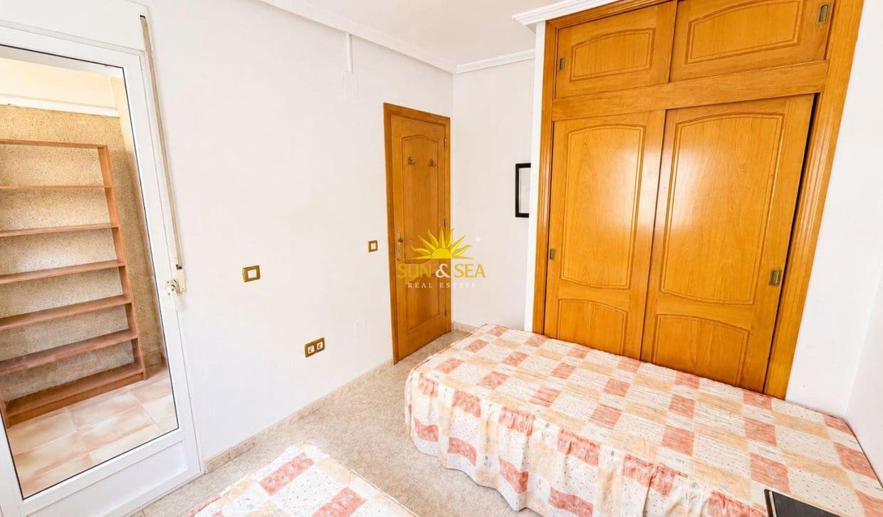 3 soveværelse Villa til salg i Orihuela Costa med swimmingpool garage - € 240.000 (Ref: 9630572)