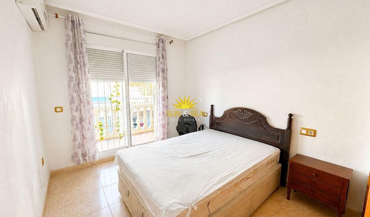 3 soveværelse Villa til salg i Orihuela Costa med swimmingpool garage - € 240.000 (Ref: 9630572)