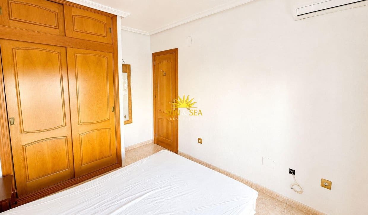 3 soveværelse Villa til salg i Orihuela Costa med swimmingpool garage - € 240.000 (Ref: 9630572)