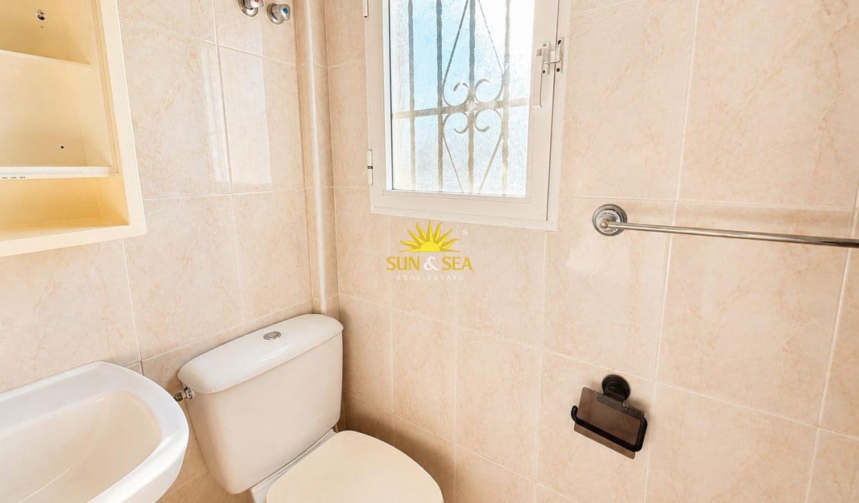 3 soveværelse Villa til salg i Orihuela Costa med swimmingpool garage - € 240.000 (Ref: 9630572)