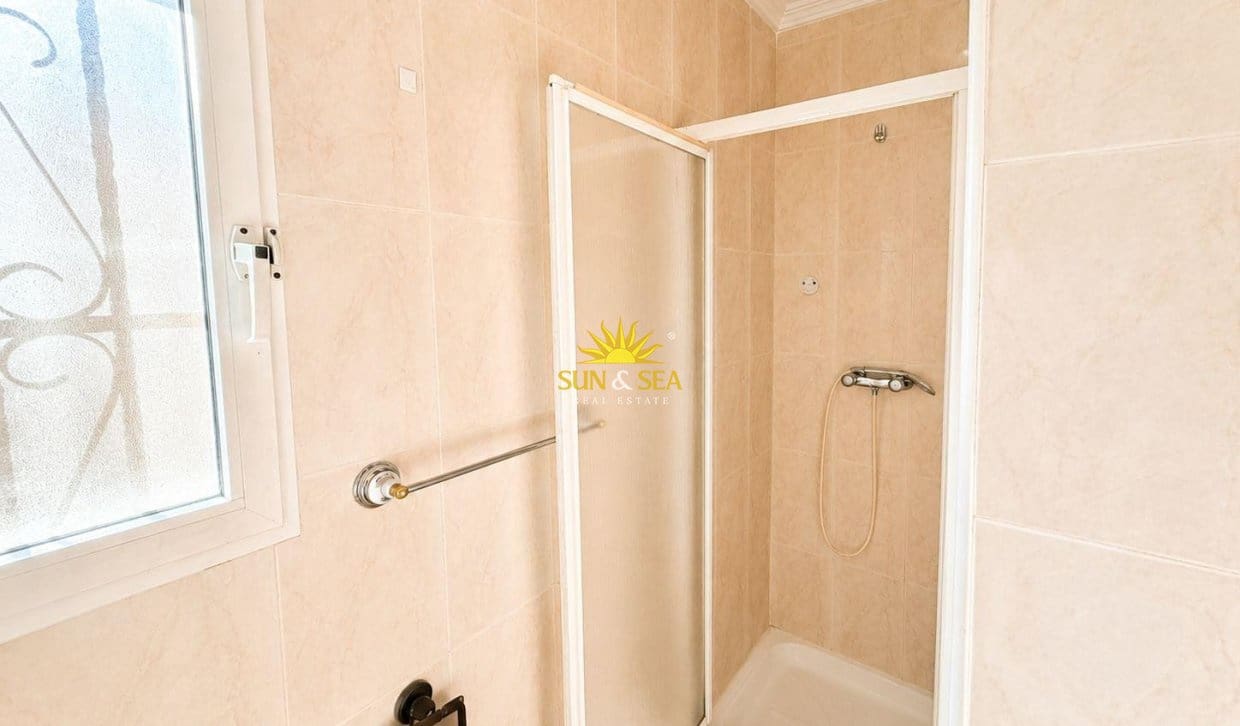 3 soveværelse Villa til salg i Orihuela Costa med swimmingpool garage - € 240.000 (Ref: 9630572)