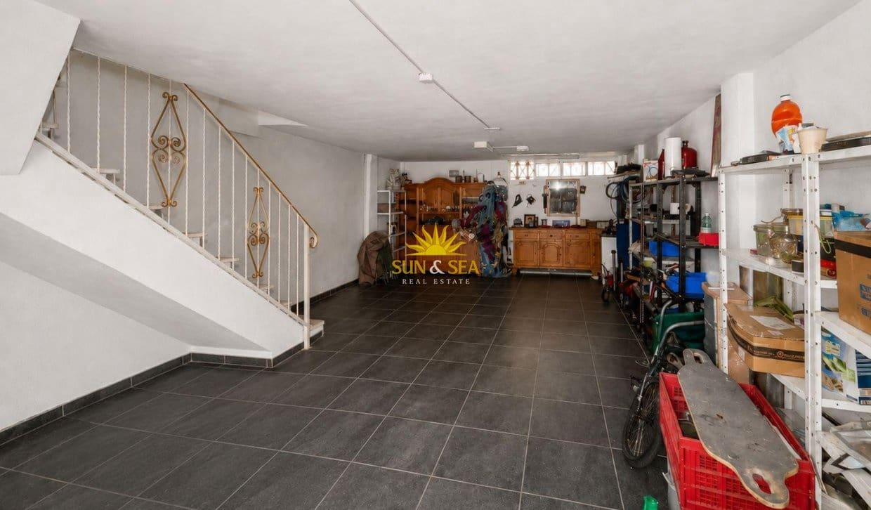 3 soveværelse Villa til salg i Orihuela Costa med swimmingpool garage - € 240.000 (Ref: 9630572)