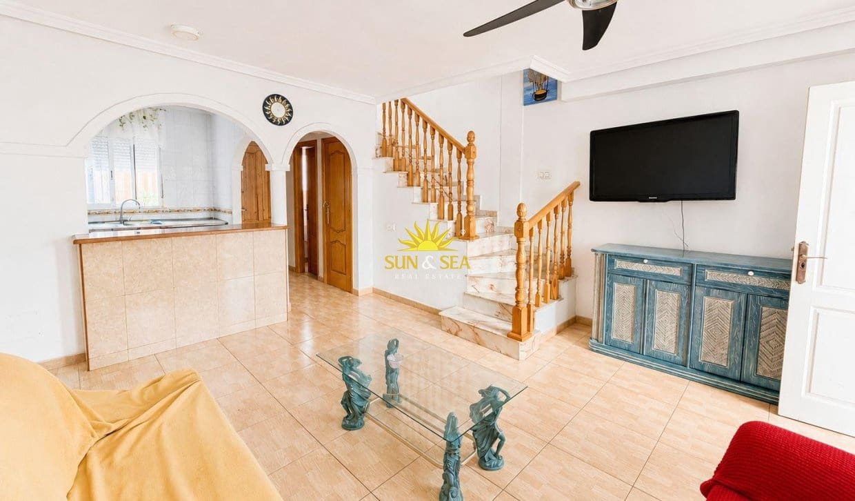 3 soveværelse Villa til salg i Orihuela Costa med swimmingpool garage - € 240.000 (Ref: 9630572)