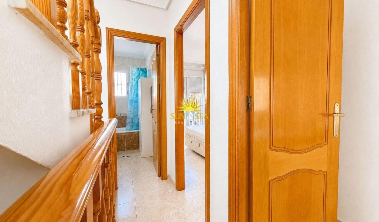 3 soveværelse Villa til salg i Orihuela Costa med swimmingpool garage - € 240.000 (Ref: 9630572)