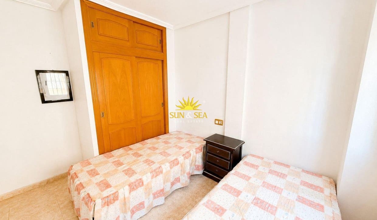 3 soveværelse Villa til salg i Orihuela Costa med swimmingpool garage - € 240.000 (Ref: 9630572)