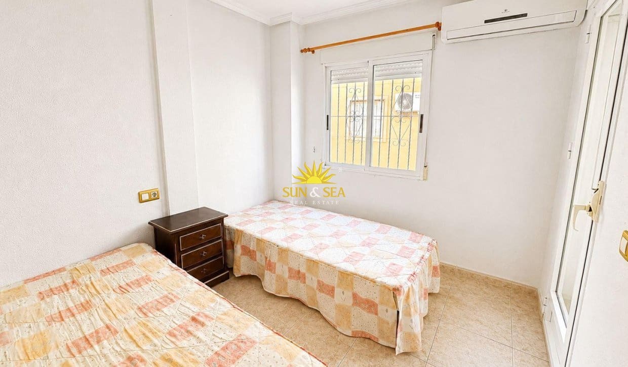 3 soveværelse Villa til salg i Orihuela Costa med swimmingpool garage - € 240.000 (Ref: 9630572)