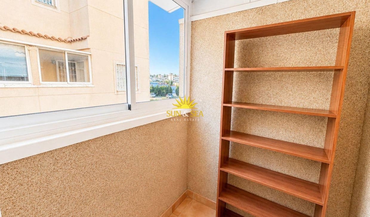 3 soveværelse Villa til salg i Orihuela Costa med swimmingpool garage - € 240.000 (Ref: 9630572)