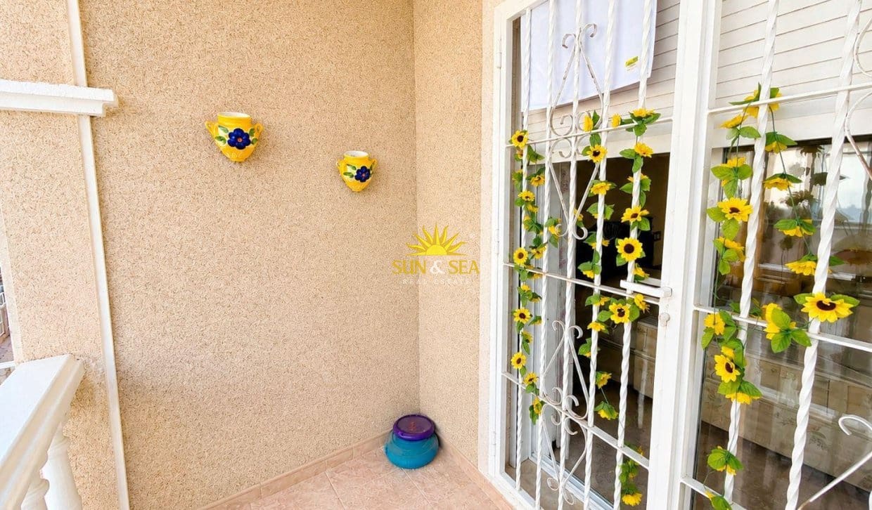 3 soveværelse Villa til salg i Orihuela Costa med swimmingpool garage - € 240.000 (Ref: 9630572)