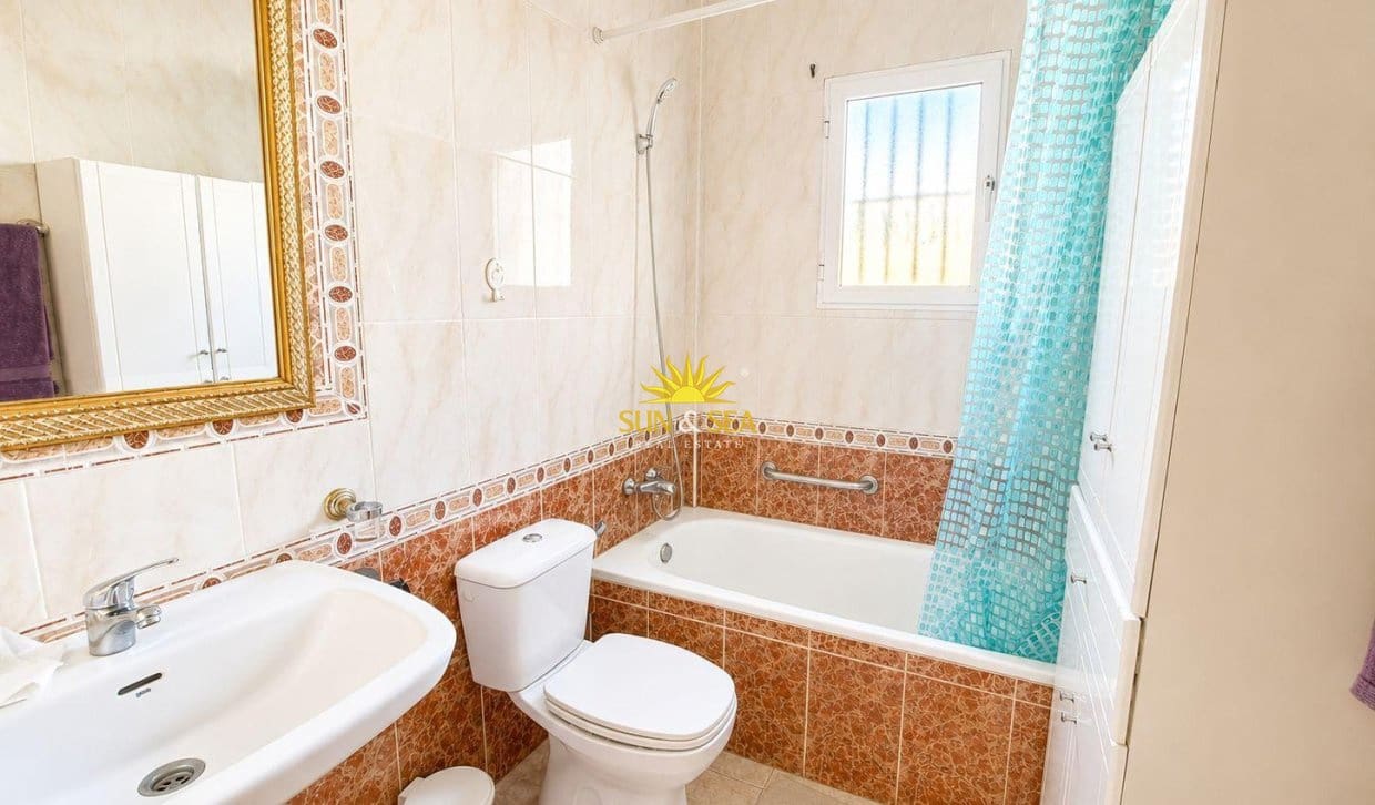 3 soveværelse Villa til salg i Orihuela Costa med swimmingpool garage - € 240.000 (Ref: 9630572)