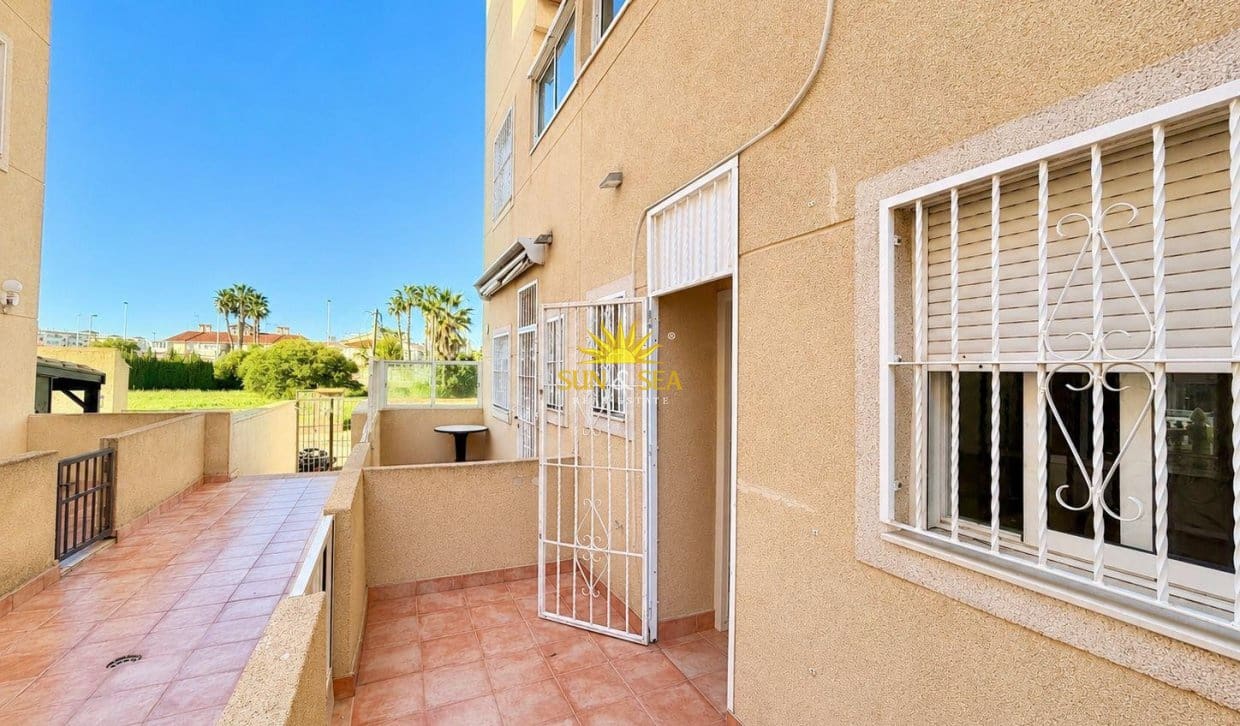 3 soveværelse Villa til salg i Orihuela Costa med swimmingpool garage - € 240.000 (Ref: 9630572)