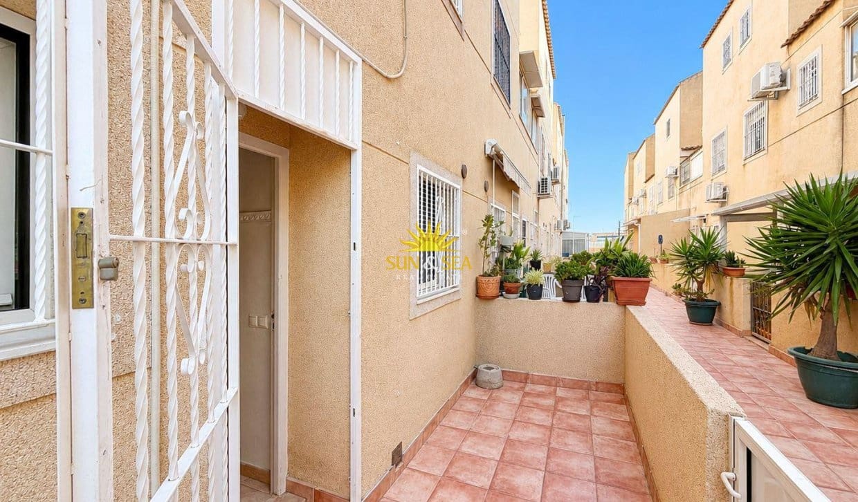 3 soveværelse Villa til salg i Orihuela Costa med swimmingpool garage - € 240.000 (Ref: 9630572)