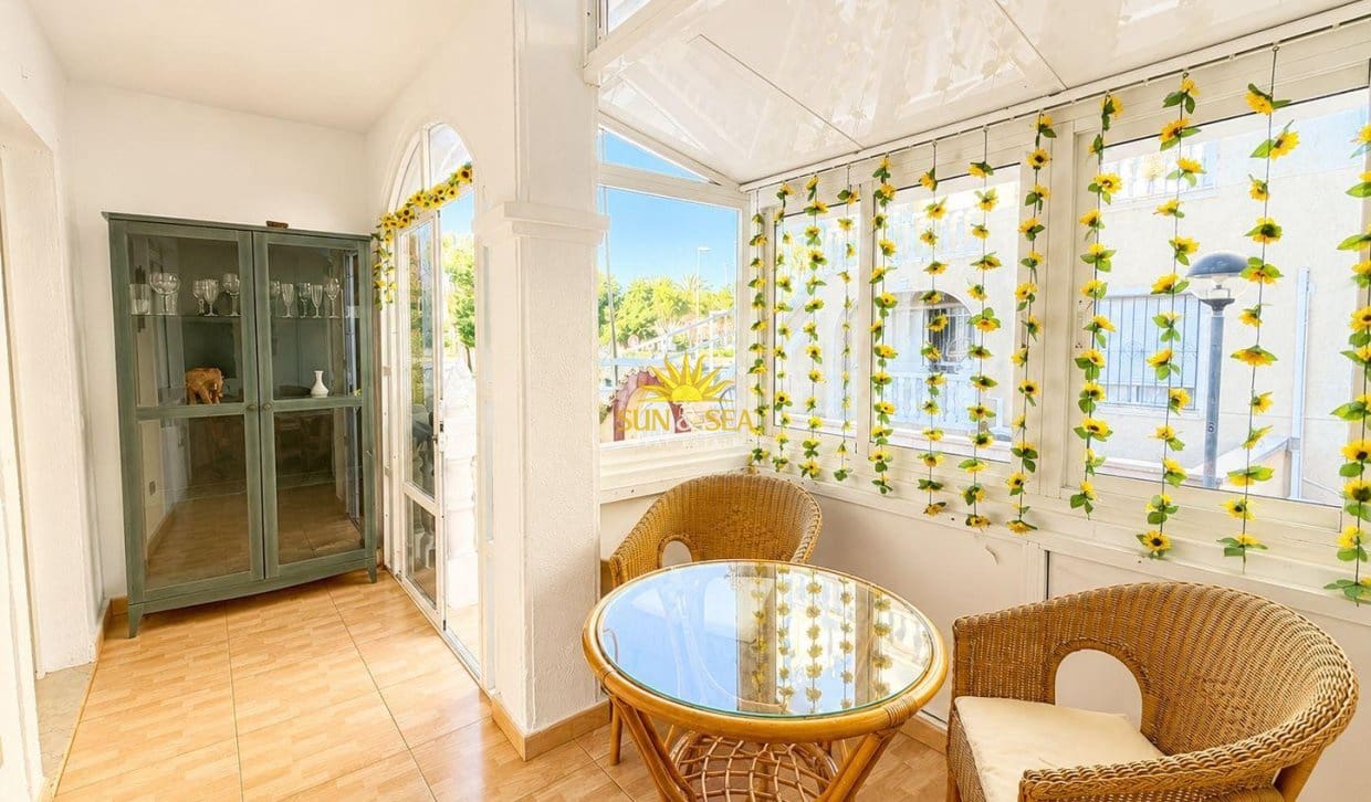 3 soveværelse Villa til salg i Orihuela Costa med swimmingpool garage - € 240.000 (Ref: 9630572)