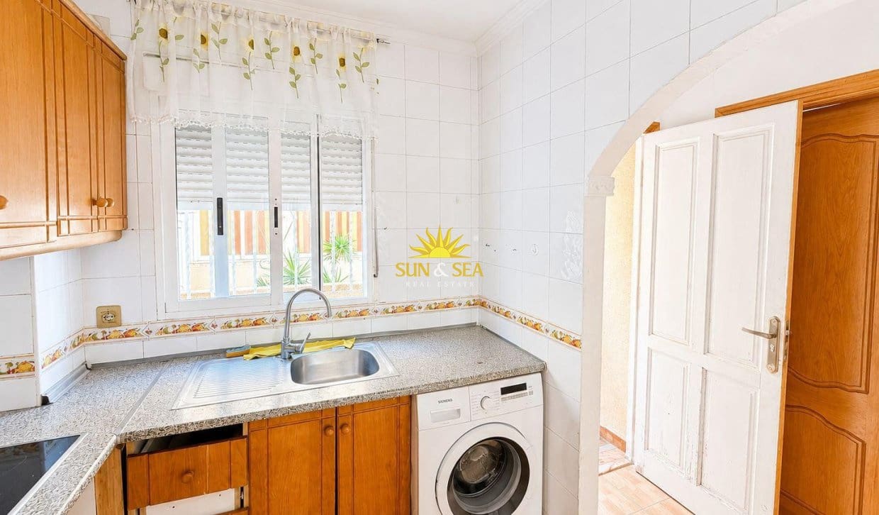 3 soveværelse Villa til salg i Orihuela Costa med swimmingpool garage - € 240.000 (Ref: 9630572)