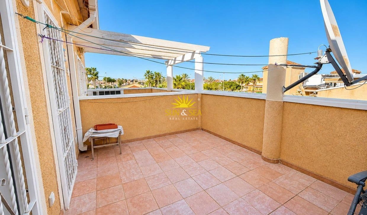 3 soveværelse Villa til salg i Orihuela Costa med swimmingpool garage - € 240.000 (Ref: 9630572)