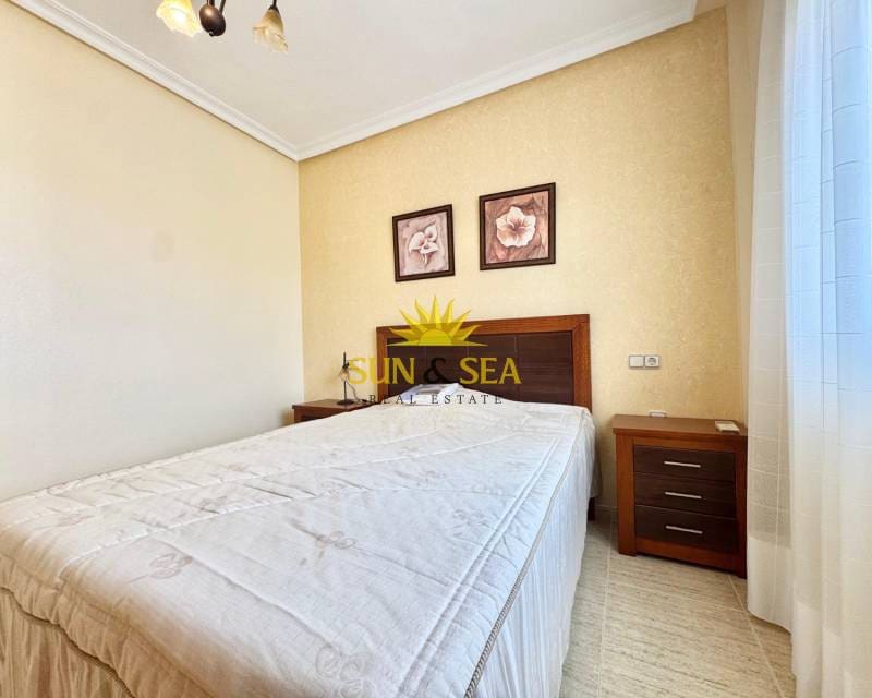 2 quarto Apartamento para arrendar em Cabo Roig com piscina - 950 € (Ref: 9631456)