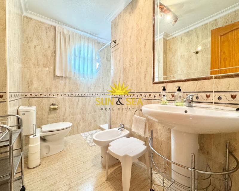 2 quarto Apartamento para arrendar em Cabo Roig com piscina - 950 € (Ref: 9631456)