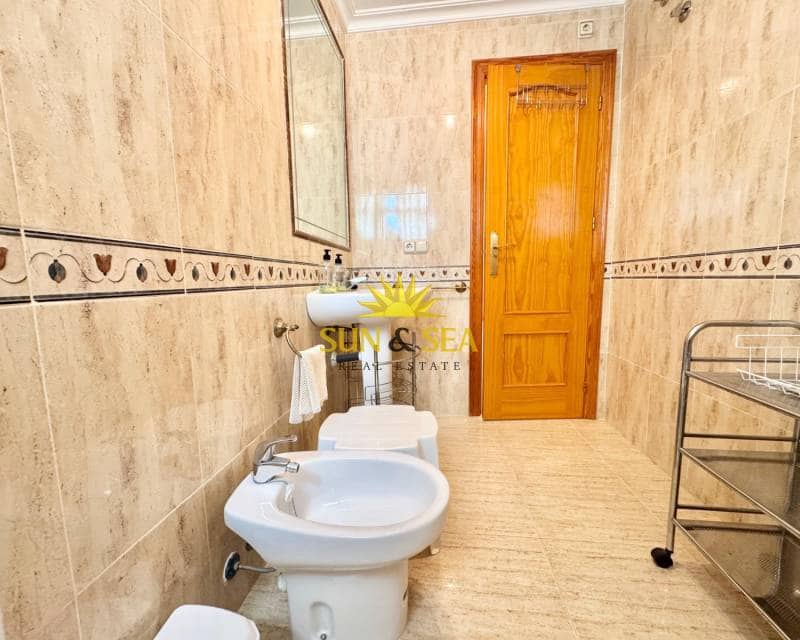 2 quarto Apartamento para arrendar em Cabo Roig com piscina - 950 € (Ref: 9631456)