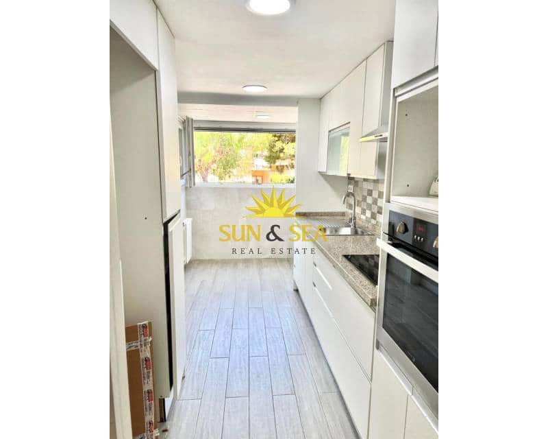 3 soverom Leilighet til leie i Alicante by med svømmebasseng garasje - € 1 600 (Ref: 9631458)