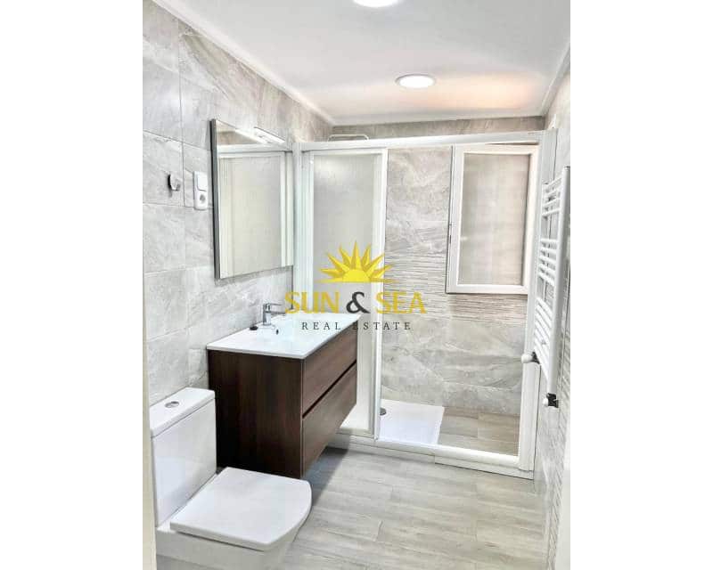 3 soverom Leilighet til leie i Alicante by med svømmebasseng garasje - € 1 600 (Ref: 9631458)