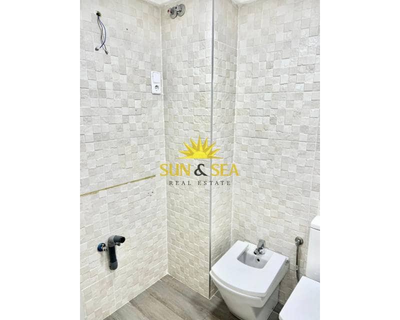 3 soverom Leilighet til leie i Alicante by med svømmebasseng garasje - € 1 600 (Ref: 9631458)