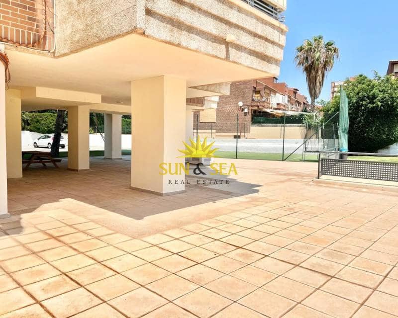 3 soverom Leilighet til leie i Alicante by med svømmebasseng garasje - € 1 600 (Ref: 9631458)