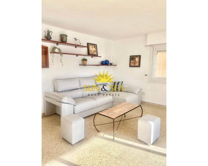 5 slaapkamer Appartement te huur in Torrevieja - € 1.150 (Ref: 9640592)