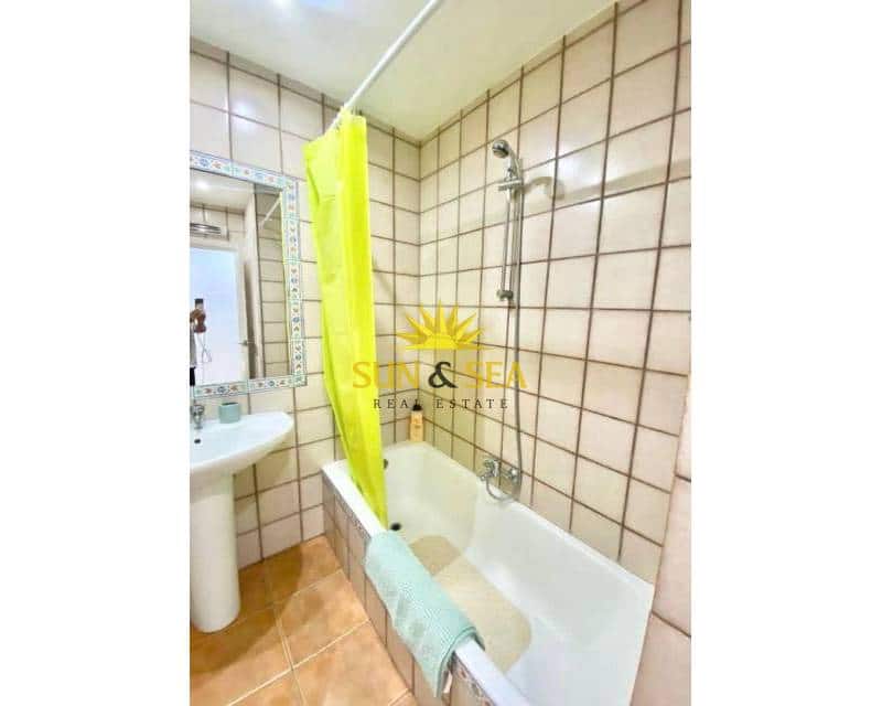 5 slaapkamer Appartement te huur in Torrevieja - € 1.150 (Ref: 9640592)