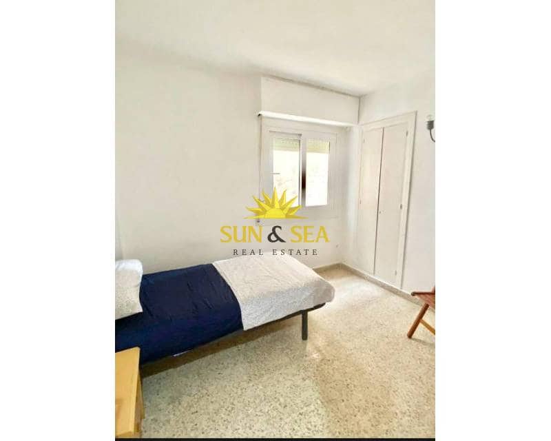 5 slaapkamer Appartement te huur in Torrevieja - € 1.150 (Ref: 9640592)