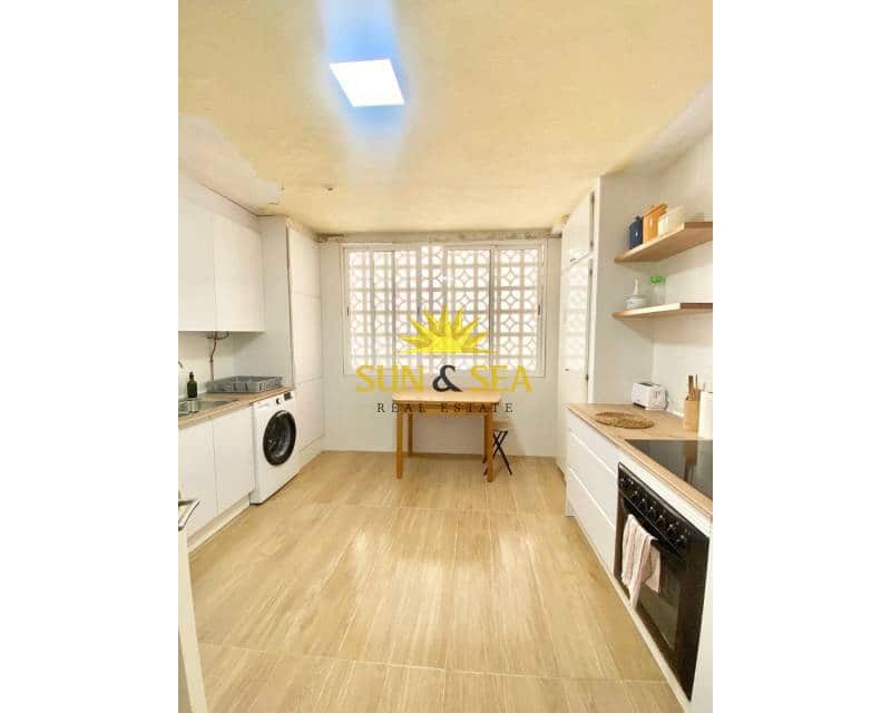 5 slaapkamer Appartement te huur in Torrevieja - € 1.150 (Ref: 9640592)