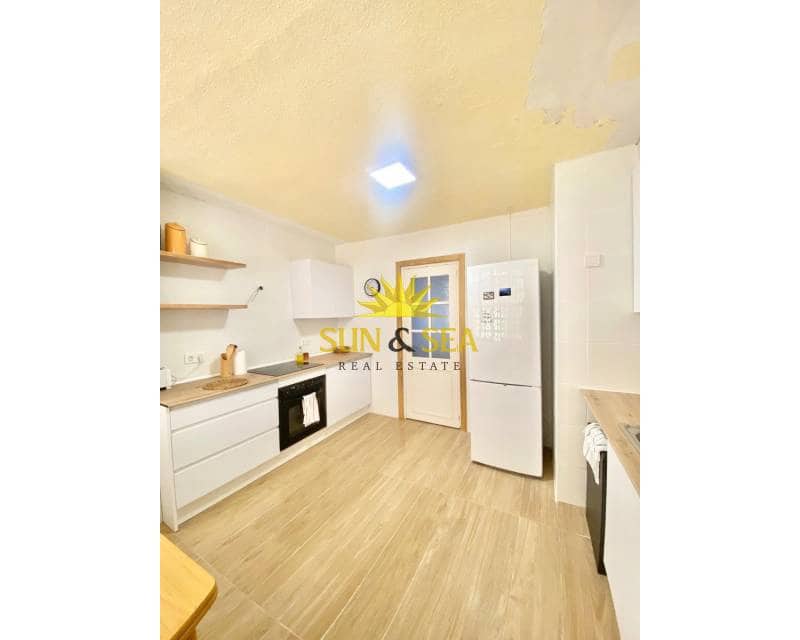 5 slaapkamer Appartement te huur in Torrevieja - € 1.150 (Ref: 9640592)