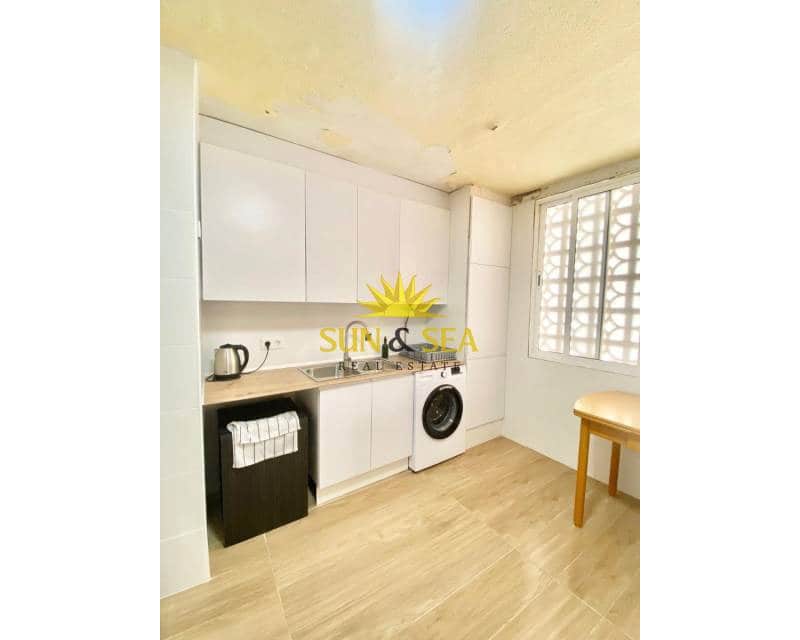 5 slaapkamer Appartement te huur in Torrevieja - € 1.150 (Ref: 9640592)