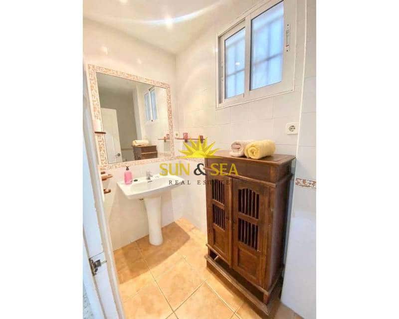 5 slaapkamer Appartement te huur in Torrevieja - € 1.150 (Ref: 9640592)