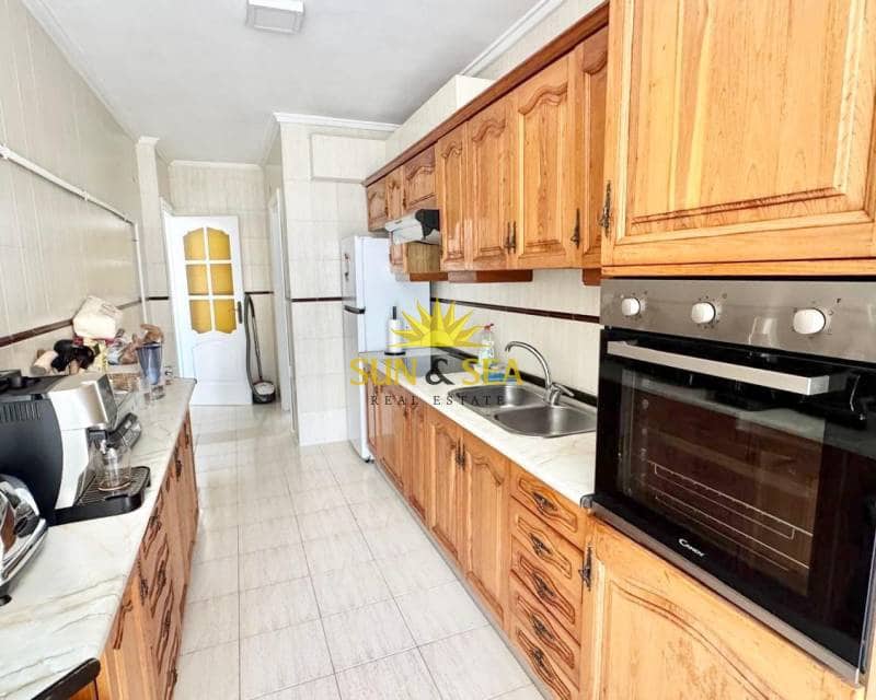 3 slaapkamer Appartement te huur in Guardamar del Segura - € 900 (Ref: 9649858)