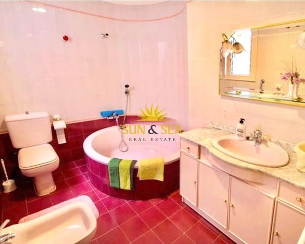 3 slaapkamer Appartement te huur in Guardamar Playa, Guardamar del Segura - € 900 (Ref: 9649858)