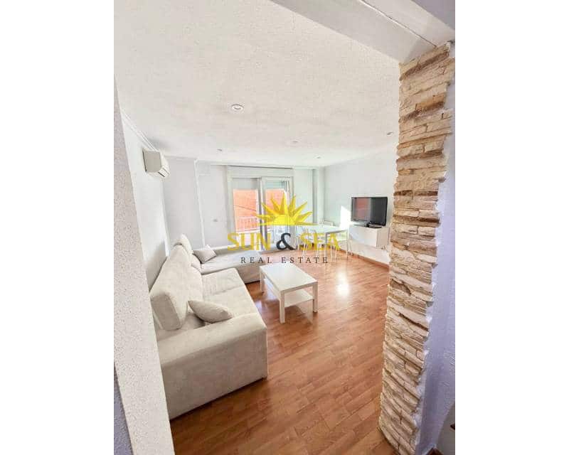 2 Zimmer Apartment zu vermieten in Torrevieja - 850 € (Ref: 9650830)