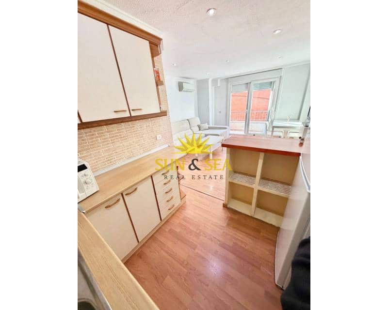 2 Zimmer Apartment zu vermieten in Torrevieja - 850 € (Ref: 9650830)