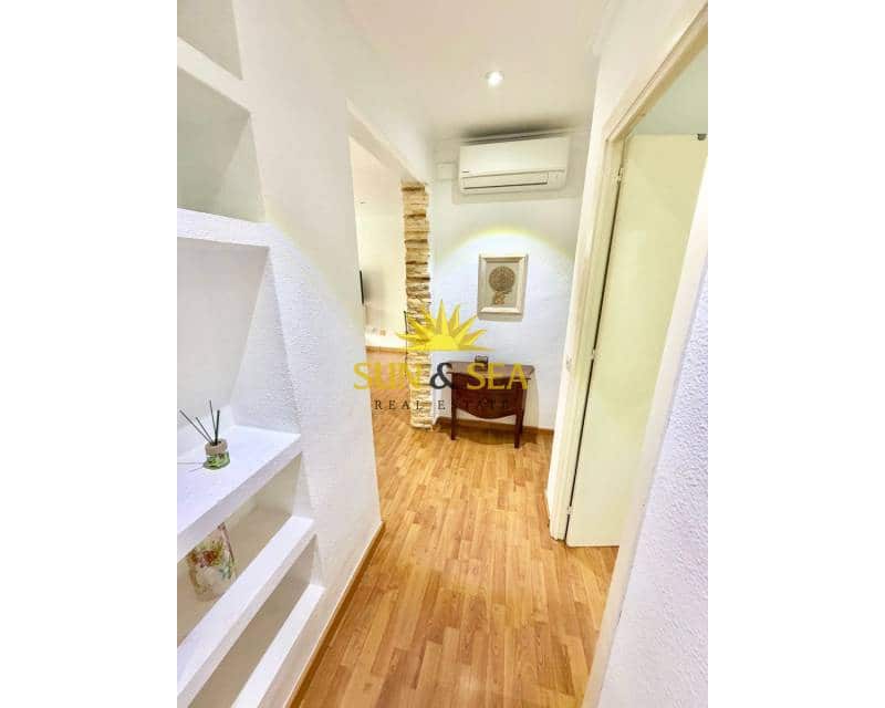 2 Zimmer Apartment zu vermieten in Torrevieja - 850 € (Ref: 9650830)