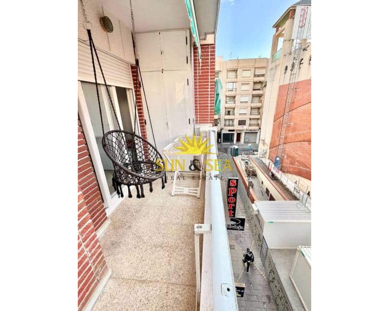 2 Zimmer Apartment zu vermieten in Torrevieja - 850 € (Ref: 9650830)