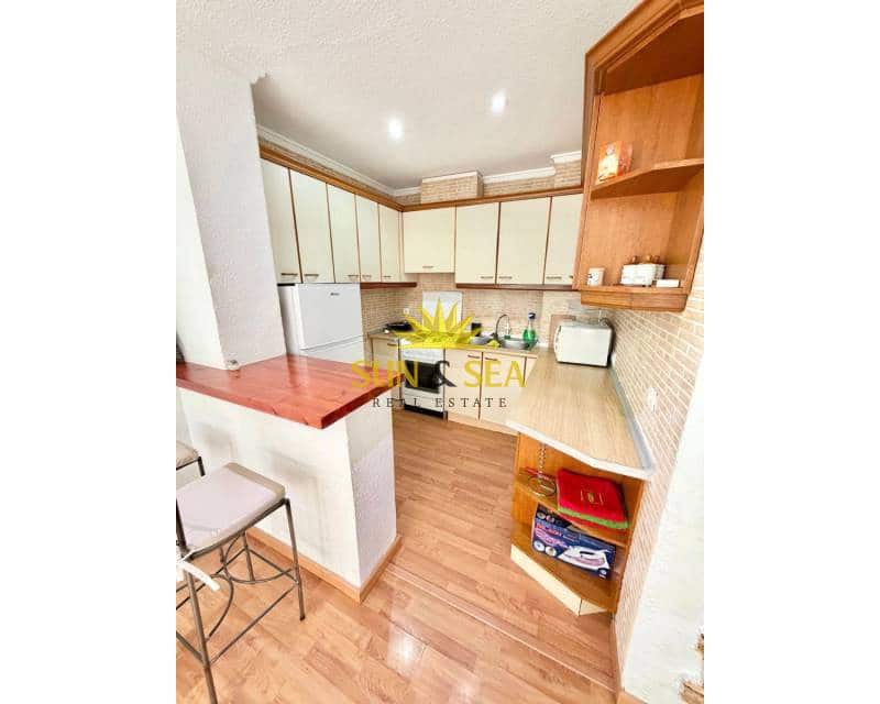 2 Zimmer Apartment zu vermieten in Torrevieja - 850 € (Ref: 9650830)