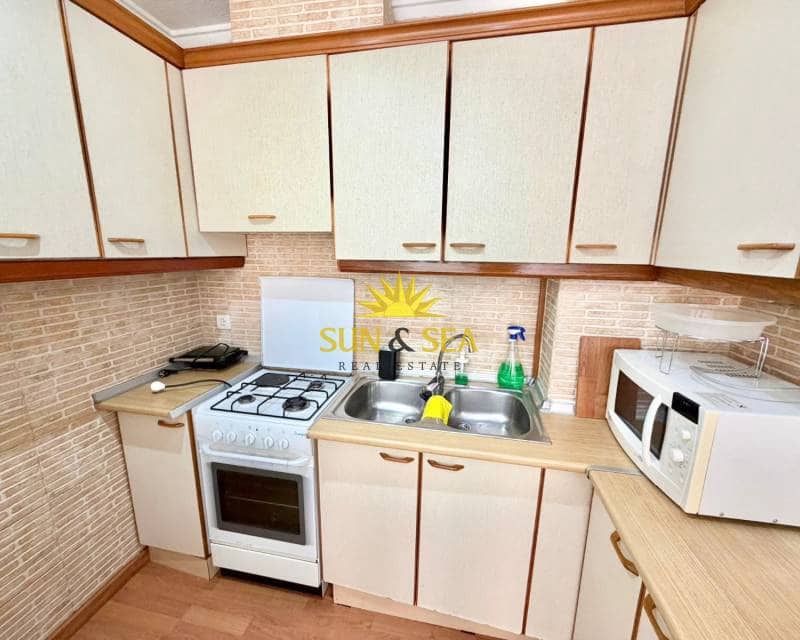 2 Zimmer Apartment zu vermieten in Torrevieja - 850 € (Ref: 9650830)