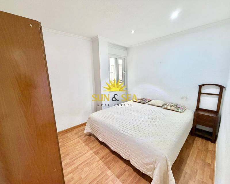 2 Zimmer Apartment zu vermieten in Torrevieja - 850 € (Ref: 9650830)