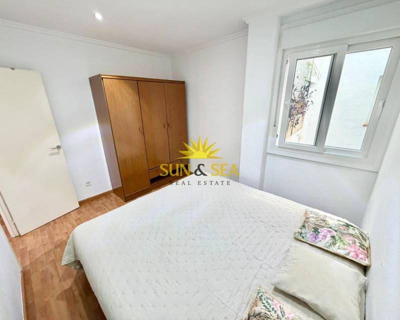 2 Zimmer Apartment zu vermieten in Torrevieja - 850 € (Ref: 9650830)