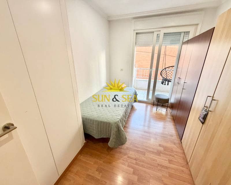 2 Zimmer Apartment zu vermieten in Torrevieja - 850 € (Ref: 9650830)