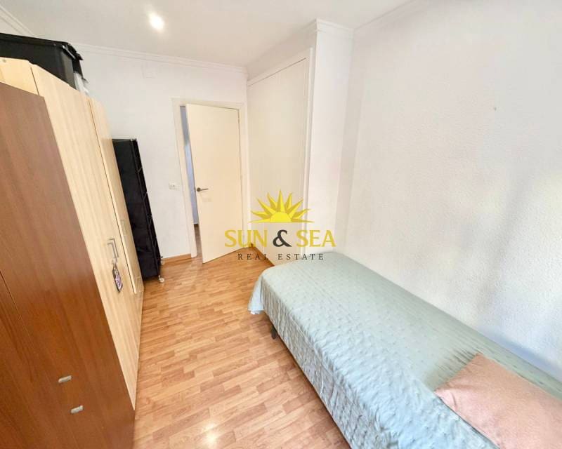 2 Zimmer Apartment zu vermieten in Torrevieja - 850 € (Ref: 9650830)