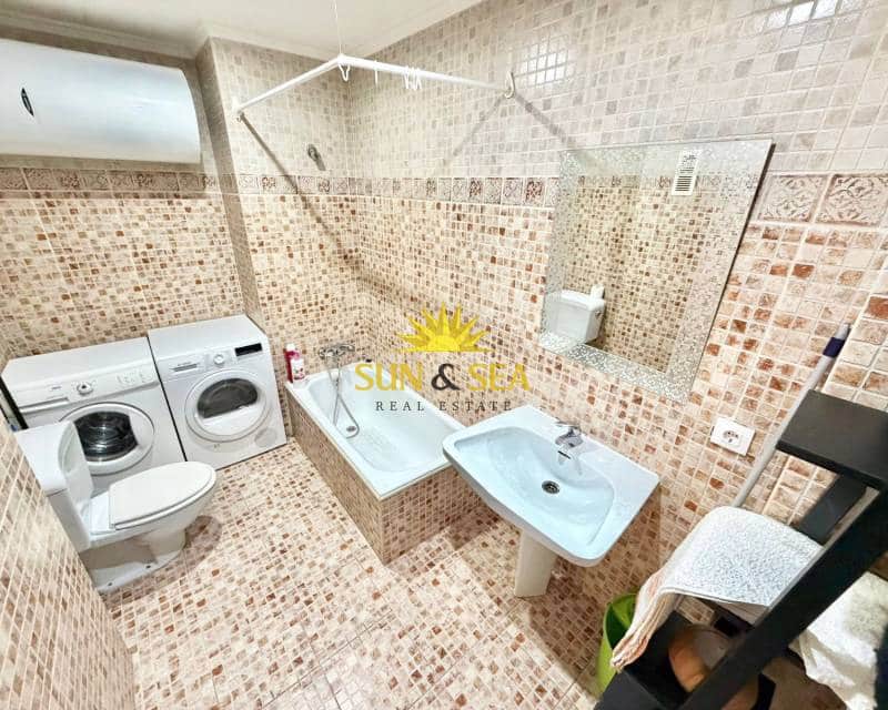 2 Zimmer Apartment zu vermieten in Torrevieja - 850 € (Ref: 9650830)