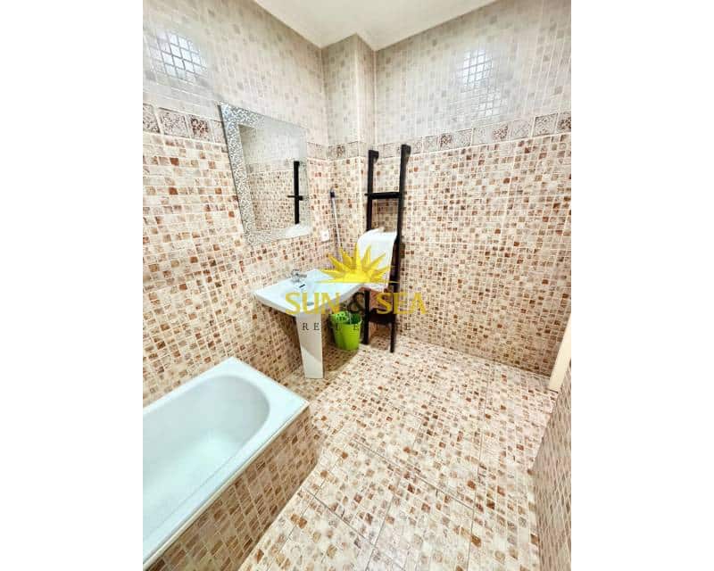 2 Zimmer Apartment zu vermieten in Torrevieja - 850 € (Ref: 9650830)