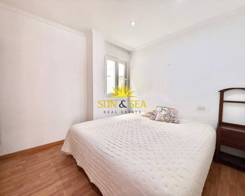 2 bedroom Apartment for rent in Torrevieja - € 850 (Ref: 9650830)