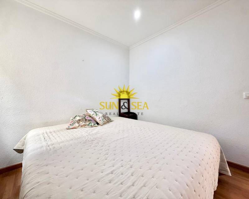 2 bedroom Apartment for rent in Torrevieja - € 850 (Ref: 9650830)